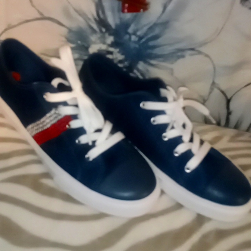 NWT Tommy Hilfiger Sneakers /9.5